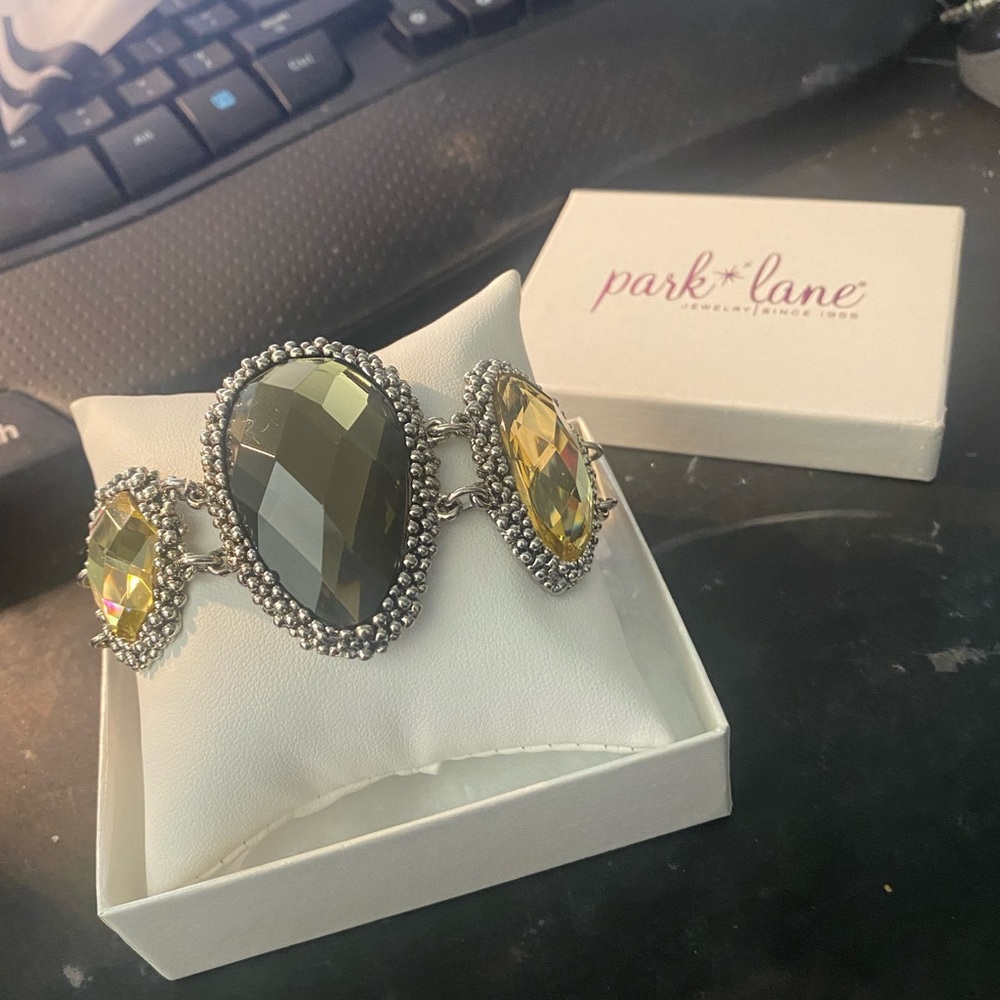 Gorgeous gem bracelet